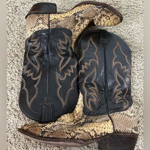 Men’s snake skin cowboy boots size 9